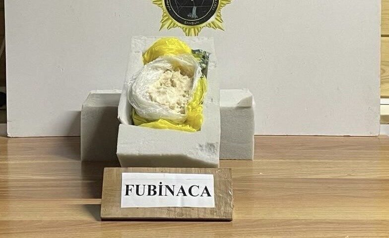 Samsun’da Narkotik Polisi, bir minibüste gerçekleştirdiği aramada sünger bölmelerinde saklanmış