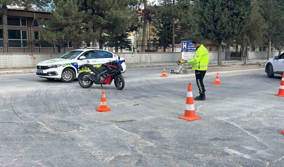 Kütahya’nın Tavşanlı ilçesinde meydana gelen bir trafik kazasında, bir motosiklet