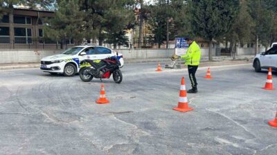 Kütahya’nın Tavşanlı ilçesinde meydana gelen bir trafik kazasında, bir motosiklet