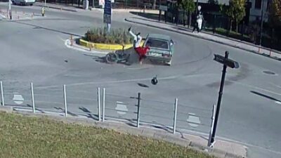 Amasya’da bir kavşakta meydana gelen olayda, bir otomobil ile çarpışan