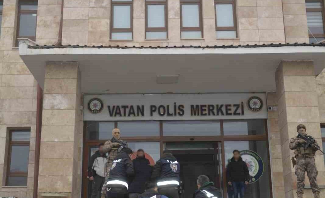 Muş’un Bulanık ilçesinde, okulda başlayan anlaşmazlık nedeniyle iki aile arasında