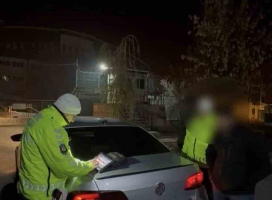 Ağrı’da bir öğrenci yurdu önünde drift yapan bir sürücüye 46