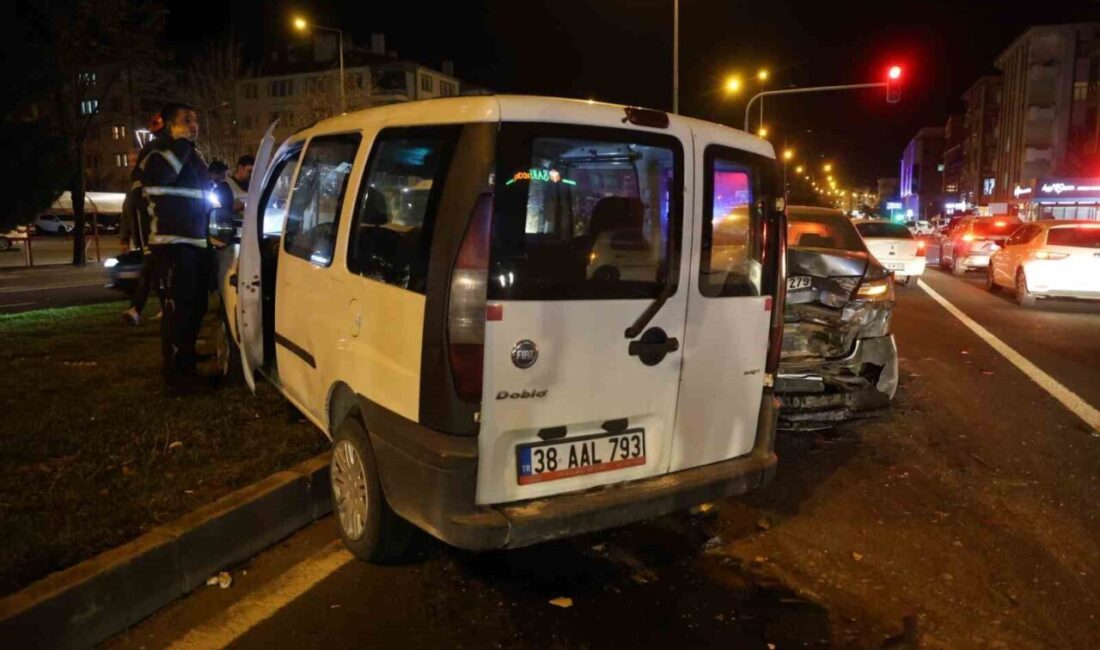Nevşehir’de kırmızı ışıkta bekleyen otomobile çarpan hafif ticari araç sürücüsü