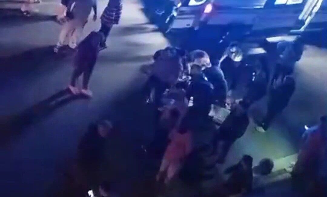Ünye ilçesinde bir binanın önünde meydana gelen olayda bıçakla saldırıya