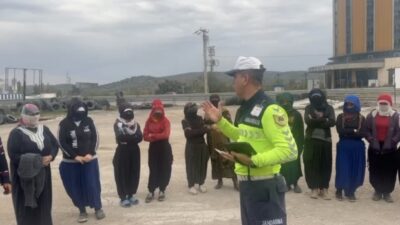 Osmaniye’de jandarma ekipleri tarafından durdurulan bir minibüste, kapasitenin üzerinde yolcu