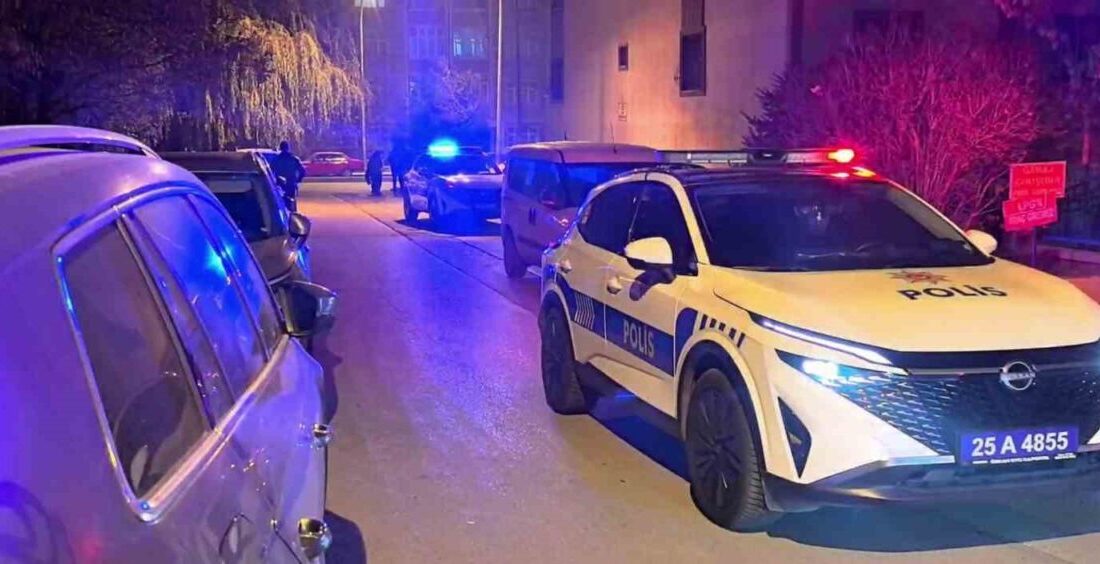 Erzurum’un Yakutiye ilçesinde yaşanan bıçaklı kavgada 3 kişi yaralandı. Olay,