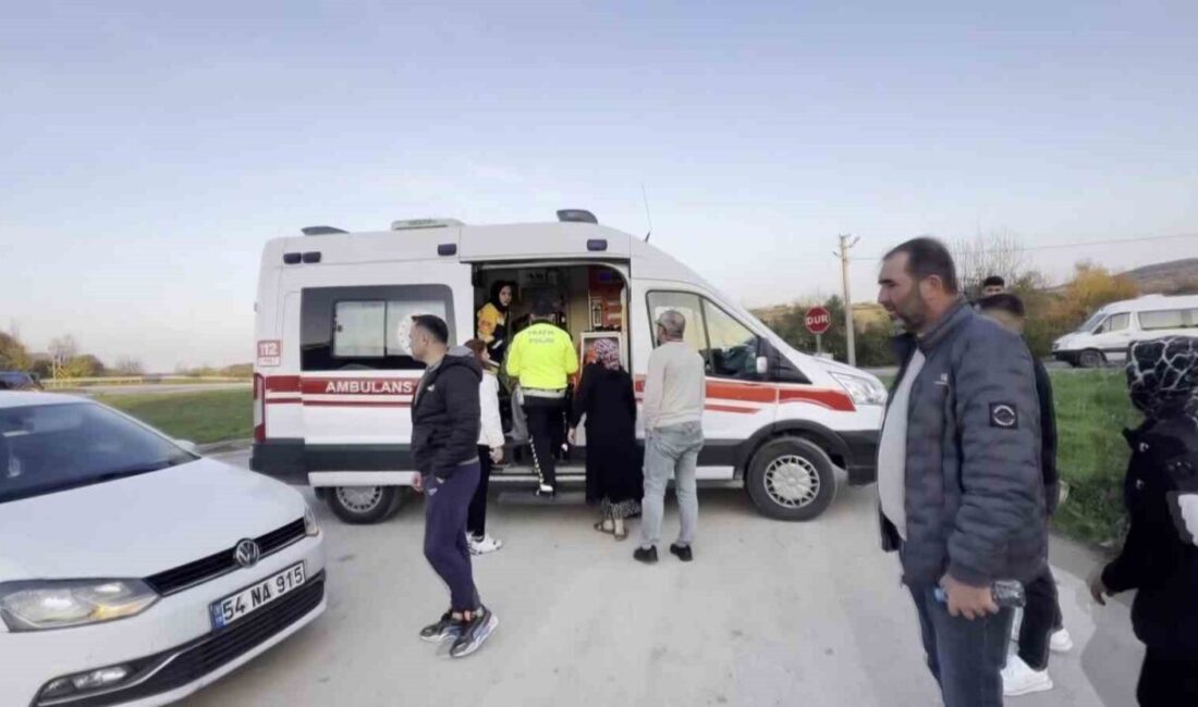 Sakarya’nın Kaynarca ilçesinde bir otomobil ile motosikletin çarpışması sonucunda meydana