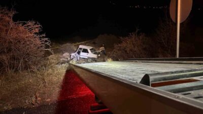 Kahramanmaraş’ta meydana gelen trafik kazasında, otomobilin hakimiyetinin kaybedilmesi sonucu kayalıklara