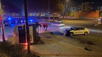 Kocasinan ilçesinde yaşanan trafik kazasında bir otomobilin servise çarpması sonucu