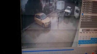 Bursa’nın Osmangazi ilçesinde, bir sürücü otoparktan çıkarken aracın kontrolünü kaybetti