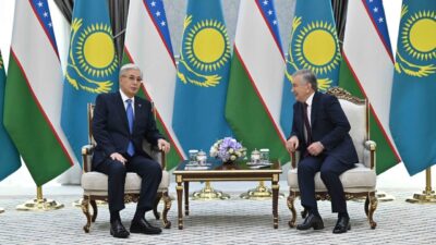 Kazakistan Cumhurbaşkanı Kasım Cömert Tokayev’e Özbekistan’ın en yüksek devlet nişanı
