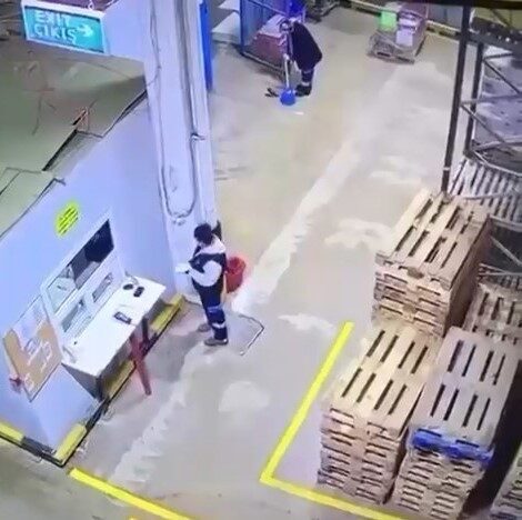 Bursa’da bir kadın çalışanın, forklift tarafından dengesiz bir şekilde üst