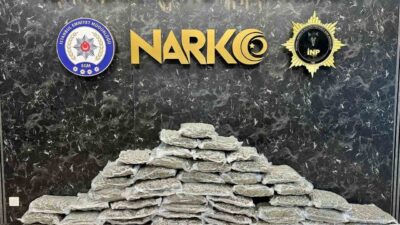 İstanbul’un Pendik ilçesinde gerçekleştirilen operasyonda, bir uyuşturucu satıcısına ait ev