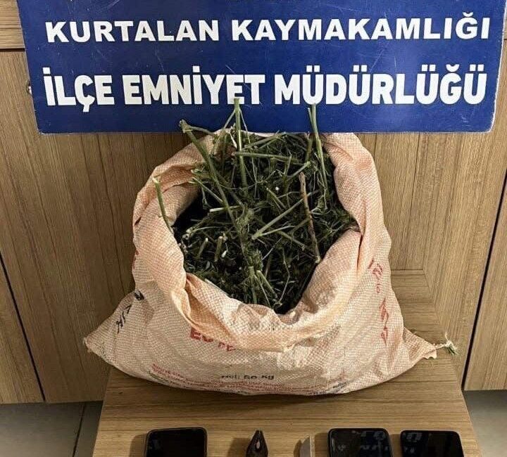 Siirt’in Kurtalan ilçesinde, polisin dur ihtarına uymayarak kaçmaya çalışan ve