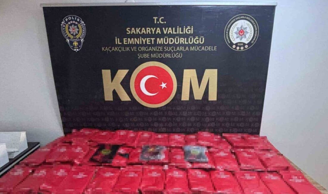 Sakarya’nın Arifiye ve Erenler ilçelerinde polis ekipleri tarafından gerçekleştirilen 4