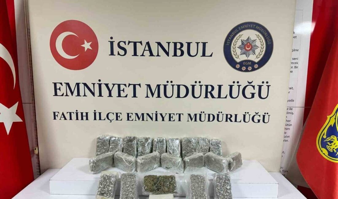 İstanbul’un Fatih ilçesinde polisten kaçan bir uyuşturucu satıcısı, uzun bir
