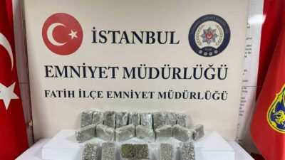 İstanbul’un Fatih ilçesinde polisten kaçan bir uyuşturucu satıcısı, uzun bir