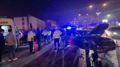 Erzurum’da yaşanan bir trafik kazasında, polis kontrol noktasından kaçmaya çalışan