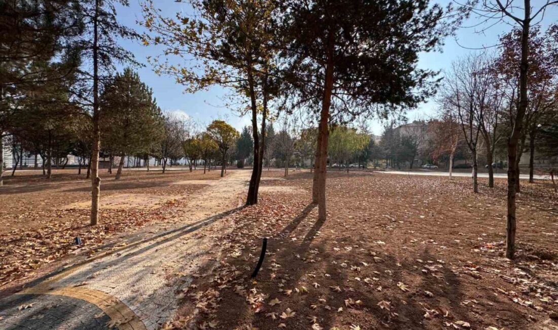 Pursaklar Belediyesi tarafından ilçedeki parklar yenileniyor. Pursaklar Belediyesi, ilçe genelindeki