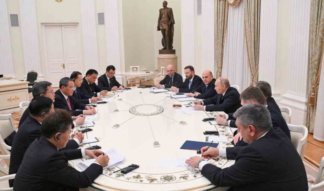 Rusya Devlet Başkanı Vladimir Putin, Çin Başbakanı Li Qiang ile