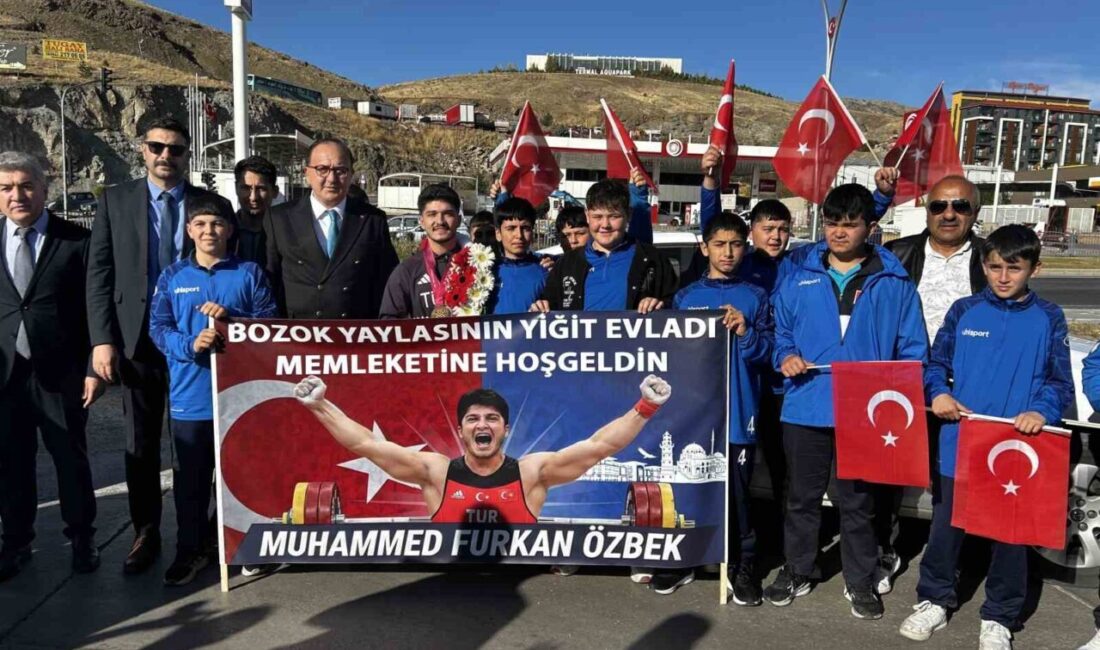 Norveç’te düzenlenen Dünya Halter Şampiyonası’nda erkekler 65 kiloda rekor kırarak