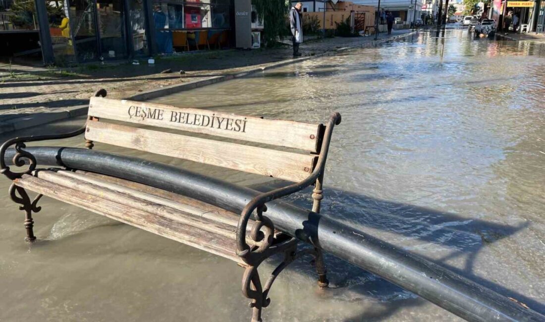 Çeşme ilçesinde yaşanan şiddetli yağışlar nedeniyle deniz seviyesinin yükselmesi ve