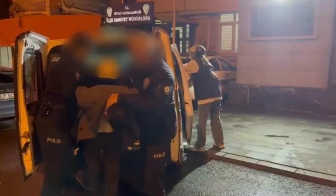 Kayseri’de polis ekipleri tarafından yapılan operasyonda, bir kuyumcuya girerek sahte