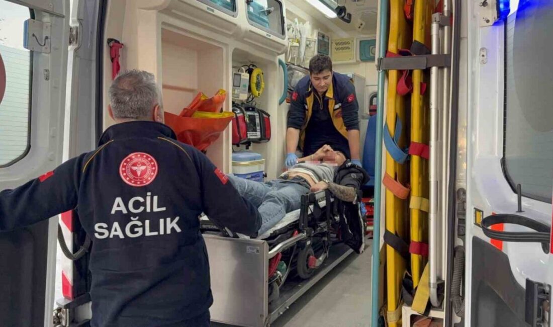 Samsun’da yaşanan olayda, motosiklet üzerinde oturan 2 genç silahlı saldırıya
