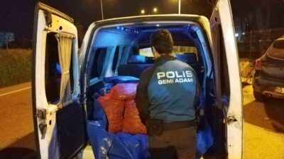 Samsun’da, polis ekipleri tarafından gerçekleştirilen kamyonet kontrollerinde 200 kilogram kaçak