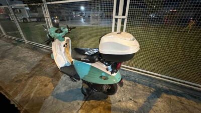 Samsun’un İlkadım ilçesinde bir kadın sürücünün motosikletiyle seyir halindeyken devrildiği