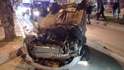 Samsun’da meydana gelen trafik kazasında otomobil takla attı ve sürücü