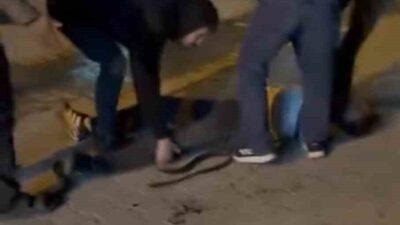 Şanlıurfa’da, Ahmet Yesevi Mahallesi’nde meydana gelen çatışmada taş, sopa ve
