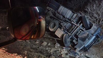 Bozova ilçesinde meydana gelen trafik kazasında tır sürücüsü hayatını kaybetti.