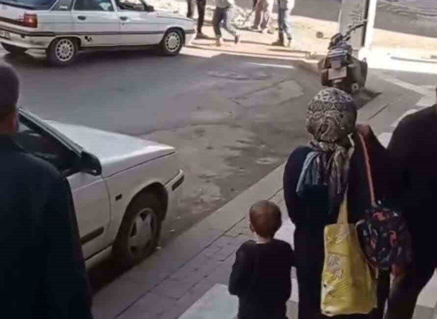 Şanlıurfa’nın Viranşehir ilçesinde doğalgaz hattı döşeme çalışmaları sırasında kepçenin boruya