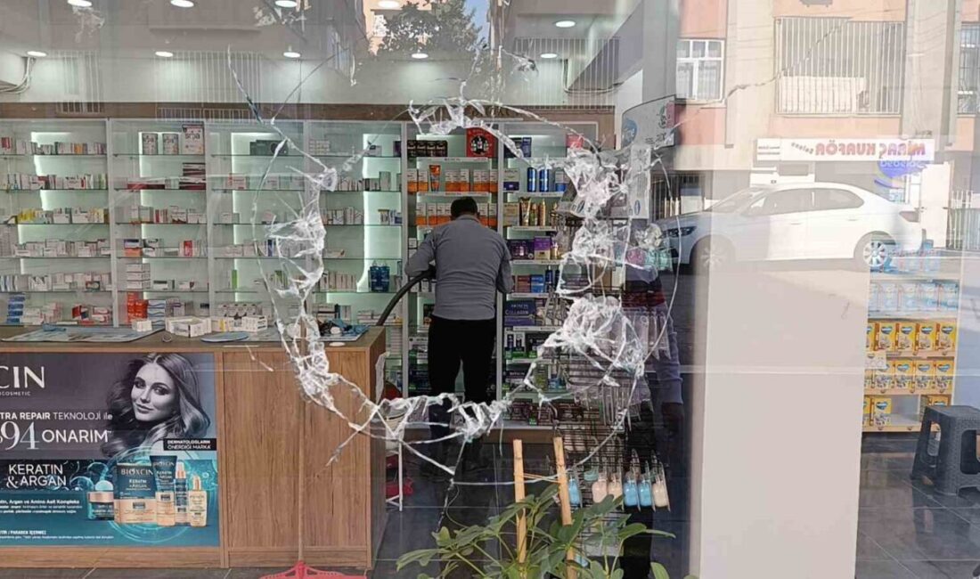 Şanlıurfa’nın Haliliye ilçesinde, bir eczaneye gece saatlerinde kimliği belirsiz kişi