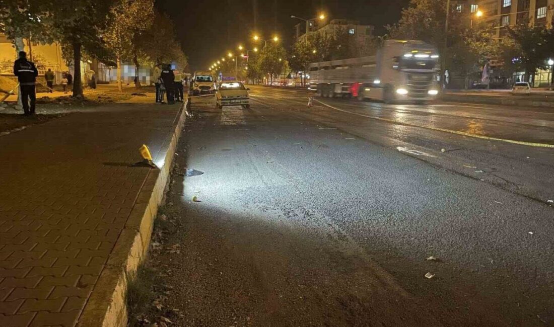 Şanlıurfa’nın Siverek ilçesinde, bir yayayı yolun karşısına geçmeye çalışırken vuran