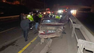 Şanlıurfa’nın Eyyübiye ilçesinde meydana gelen zincirleme trafik kazasında 4 aracın