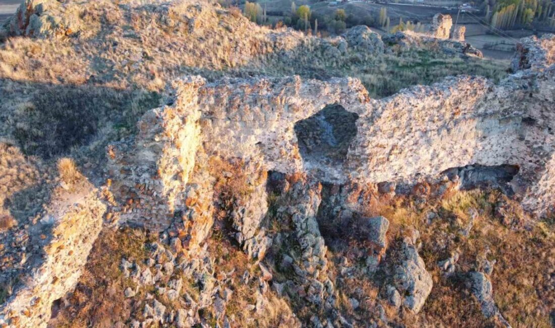 Yozgat’ın Akdağmadeni ilçesine bağlı Muşalikalesi (Behramşah Kalesi), dron kamerasıyla havadan