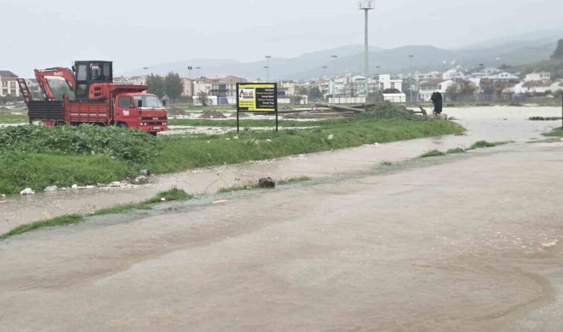 İzmir’in Dikili ve Foça ilçelerinde dün akşam başlayan sağanak yağışın