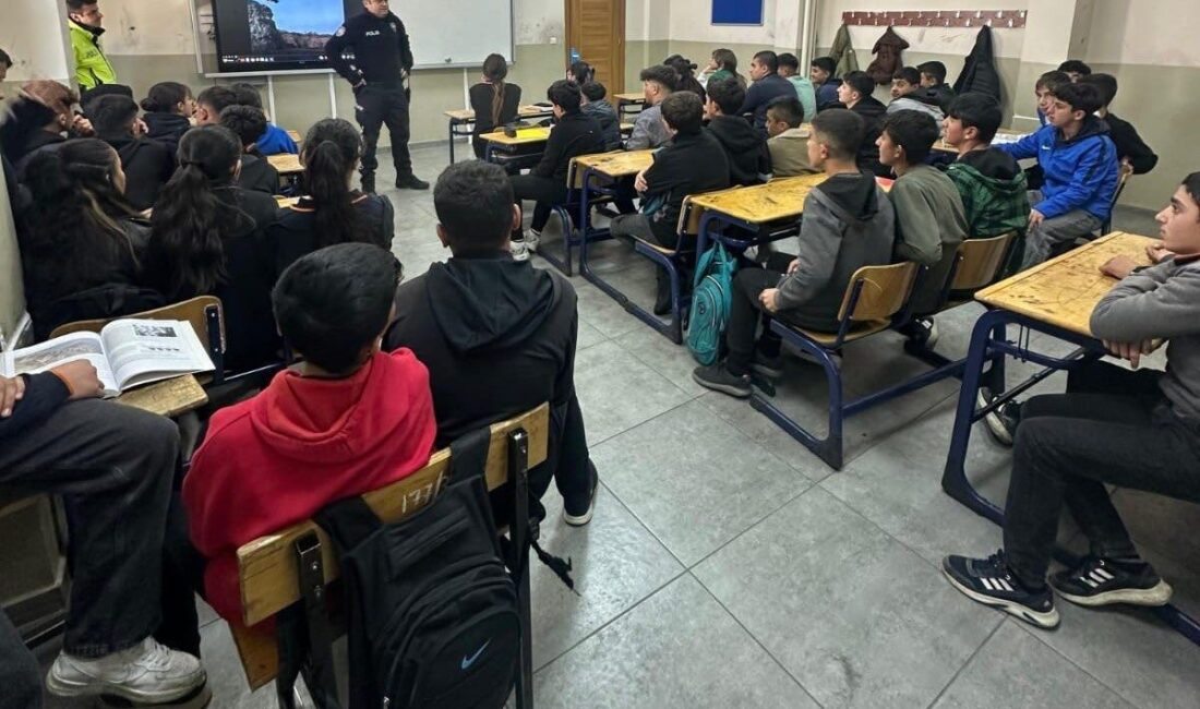 Selim ilçesinde gerçekleştirilen Trafik Dedektifleri Projesi kapsamında 65 öğrenciye hem