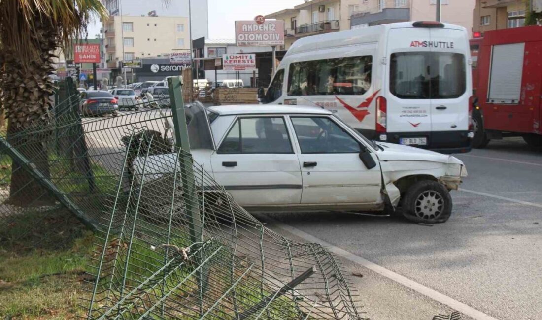 Serik ilçesinde meydana gelen trafik kazasında bir otomobil, saat 12.00