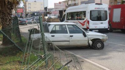 Serik ilçesinde meydana gelen trafik kazasında bir otomobil, saat 12.00