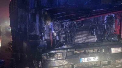 Bilecik ilinde seyir halindeki bir tır aniden alev aldı ve