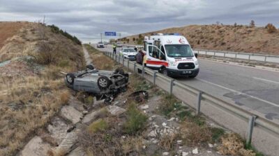 Kırıkkale’de seyir halindeki bir otomobil, arkadan başka bir otomobilin çarpmasıyla