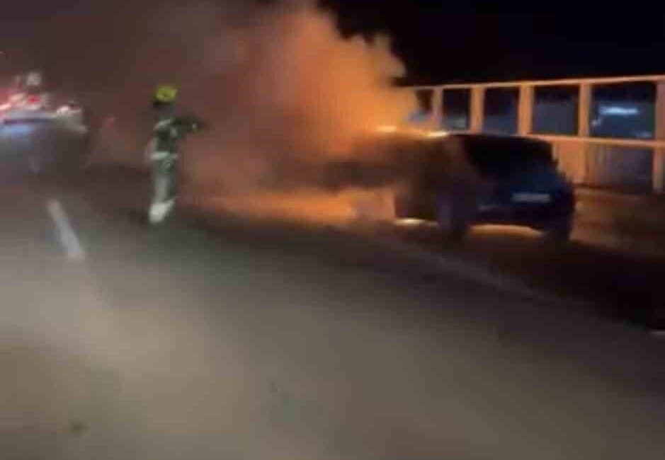 Bursa’nın merkez Osmangazi ilçesi Çevre Yolu’nda seyir halindeyken alev alan