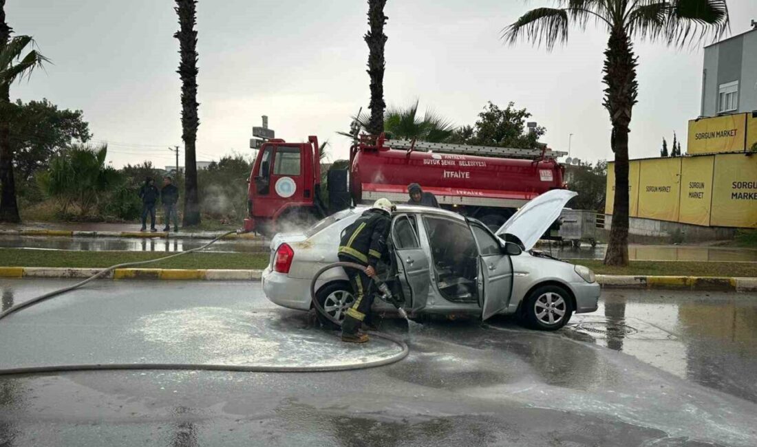 Manavgat ilçesinde seyir halindeyken alev alan bir otomobilin sürücüsü yaralandı.