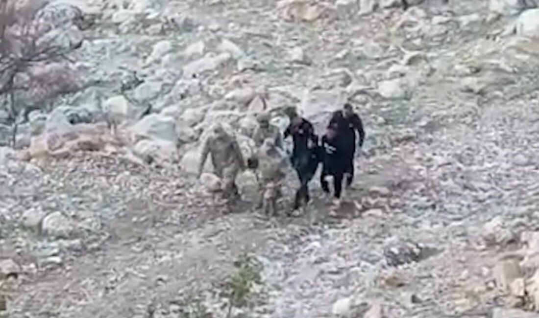 Siirt’in Eruh ilçesinde meydana gelen trafik kazasında 1’i ağır olmak