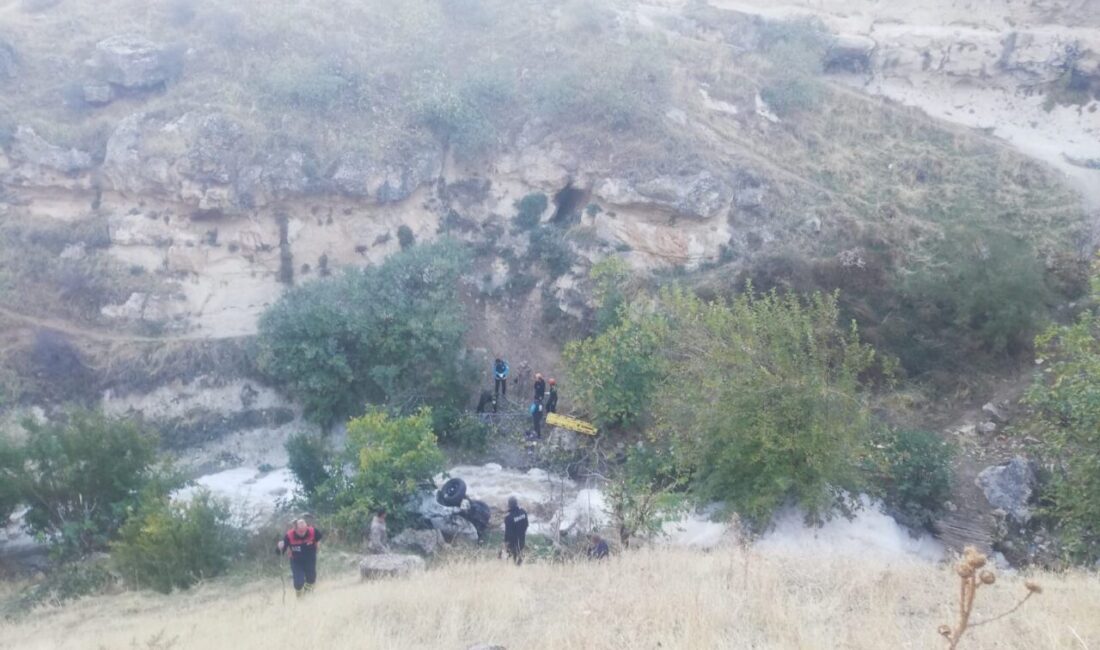 Siirt’te dün akşam meydana gelen kazada bir araç şarampole devrilerek