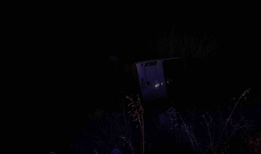 Siirt’in Şirvan ilçesinde gece vardiyasından çıkan işçileri taşıyan otobüsün devrilmesi