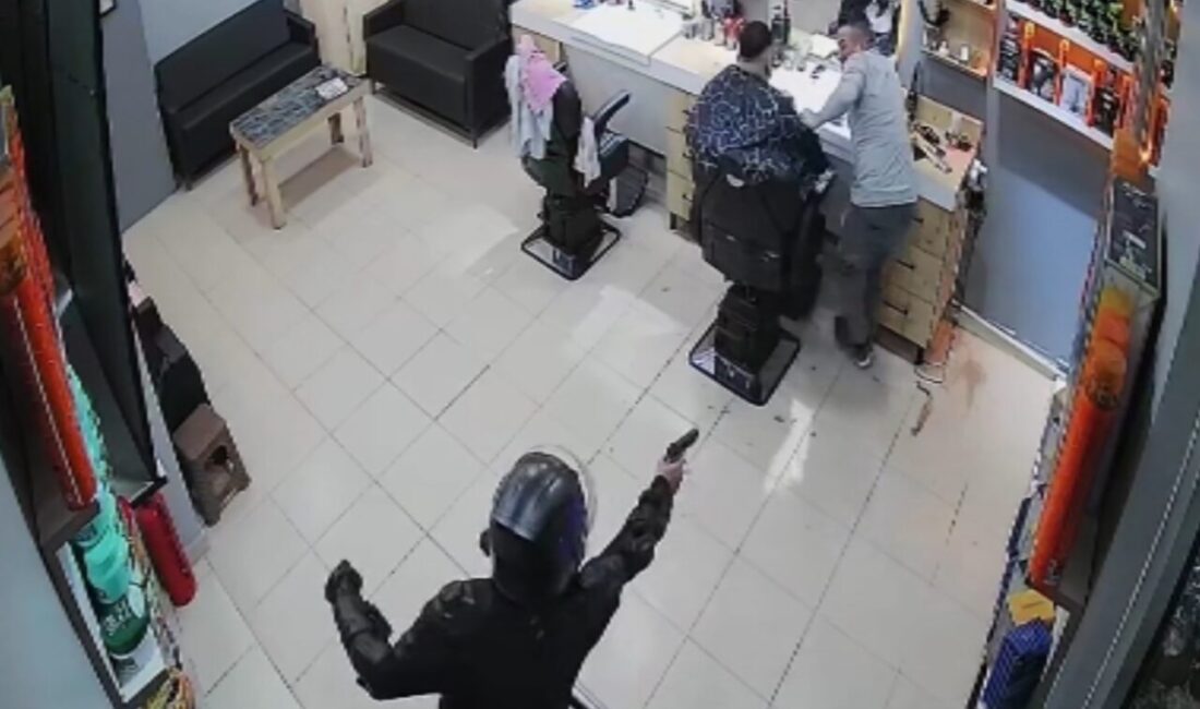 Sinop’un Ayancık ilçesinde, berber dükkanına gerçekleştirilen silahlı saldırıda berberin bacaklarından